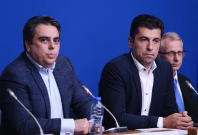 Депутати от Възраждане и Българско национално движение ВМРО подадоха в
