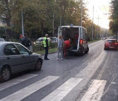 Пешеходец е блъснат на кръстовището свързващо булевард Константин Величков и
