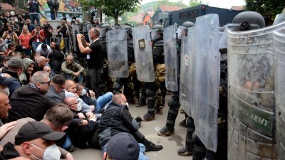 Сърбите в Северно Косово отново на протест