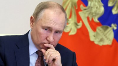 Руският президент Владимир Путин видимо се опита да демонстрира спокойствие
