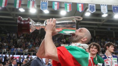 Един от най добрите български волейболисти Матей Казийски официално бе представен