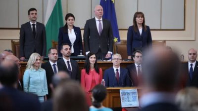 33 от българите са на мнение че кабинетът Денков Габриел ще