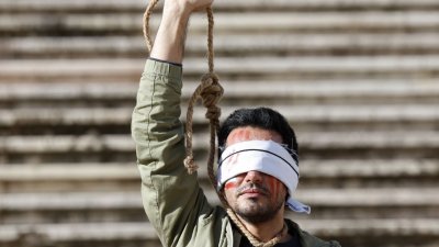 Иранските власти са екзекутирали тази година най малко 173 души осъдени