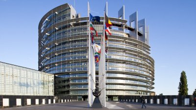 Полицията нахлу в офисите на двама евродепутати замесени в скандала