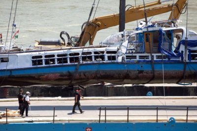 Разследват инцидент с туристическо корабче по река Дунав