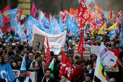 Протестите срещу правилата за пенсиониране по цял свят се увеличиха