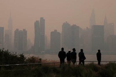 Димът от горски пожари в Канада отрови въздуха по Източното
