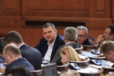 Депутатът от ДПС Делян Пеевски беше повече от половин час