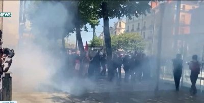 Протестиращите във Франция в сблъсък с полицията заради пенсионната реформа