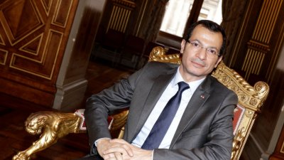 Франция иска имунитета на посланик заради сексуална афера