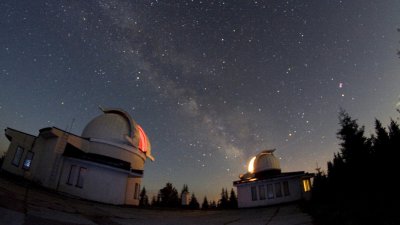 Националната астрономическа обсерватория Рожен към Института по астрономия на БАН
