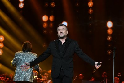 Любо Киров пее с Оркестъра на крал Чарлз III пред "Св. Ал. Невски"