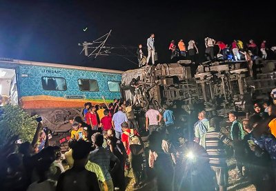 МВнР: Няма българи сред загиналите 233-ма души при влакова катастрофа в Индия