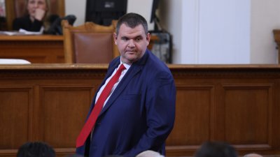 Депутатът от ДПС Делян Пеевски става член на Комисията по