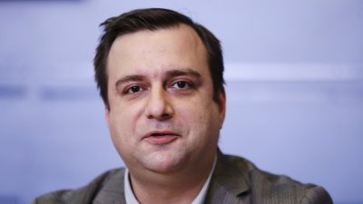 Политолог дава шанс на кабинета „Денков“