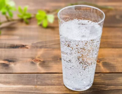 Газираната вода обикновено е по здравословен аналог на останалите газирани напитки