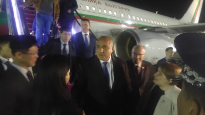 Бойко Борисов пристигна в Южна Корея (Видео)