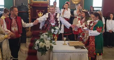 Уникална българска сватба в морската ни столица
