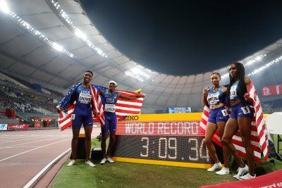 Смесената щафета на САЩ с нов световен рекорд