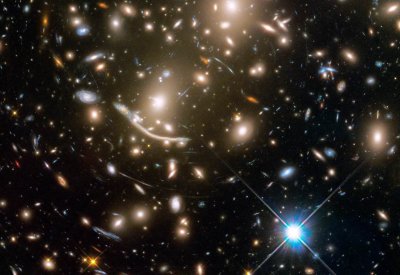 Астрономи откриха най-старото галактическо струпване