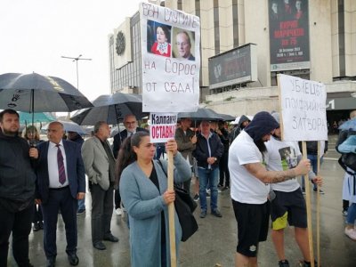 Медсестри отново на протест, хвърлят оставки масово