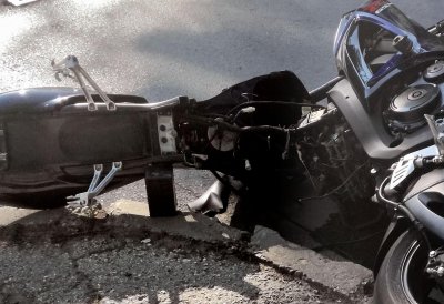 Моторист се удари в автобус край Кърджали и загина 