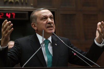 Членската маса на партията на Ердоган намалява 