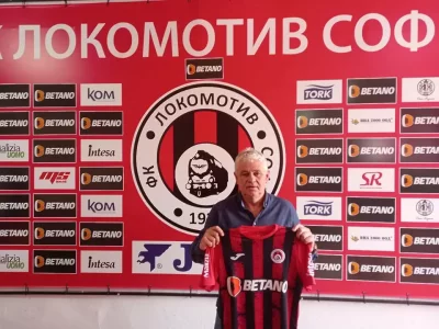 Стойчо Стоев официално се завърна начело на Локомотив София като