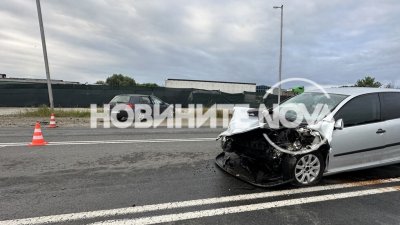 Трима души са пострадали при челен сблъсък на Подбалканския път