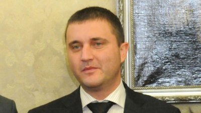 Горанов спокоен за връщането на Божков: Да си идва или да го разпитват в Дубай