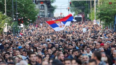 Десетки хиляди хора демонстрираха по улиците на сръбската столица Белград