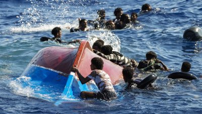Бедствие с мигранти край Южна Гърция