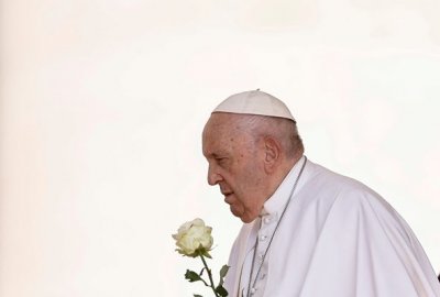 Ватиканът: Папата е добре, още е в болница