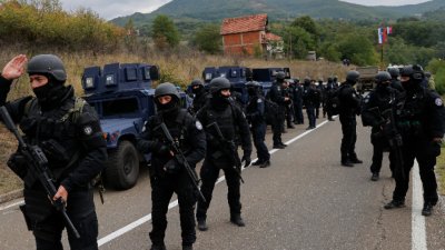 Сърбия съобщи че е арестувала трима косовски полицаи на своя