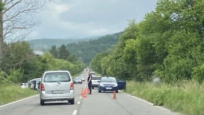 Тежка катастрофа е станала на пътя край село Долно Камарци