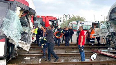Близо трийсет души бяха ранени при катастрофа на два трамвая