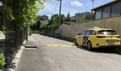 На улица Череша в столичния квартал Люлин е поставено жълто