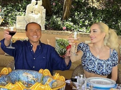Въпреки че беше шестият най богат италианец Силвио Берлускони притежавал само