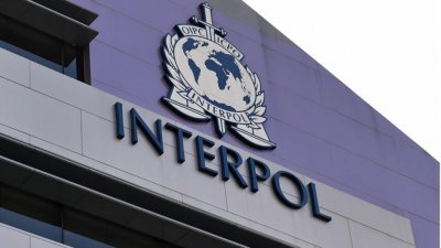 Още двама българи издирвани с червена бюлетина от Интерпол се