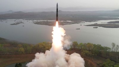 Северна Корея е изстреляла две ракети с малък обсег съобщава