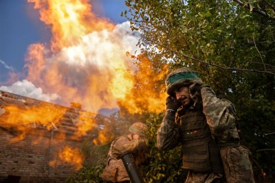 Киев: Руските сили оказват отчаяна съпротива край Бахмут