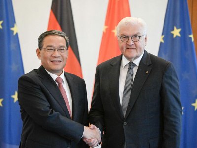 Германският президент Франк Валтер Щайнмайер посрещна китайския премиер Ли Къцян в официалната си резиденция в