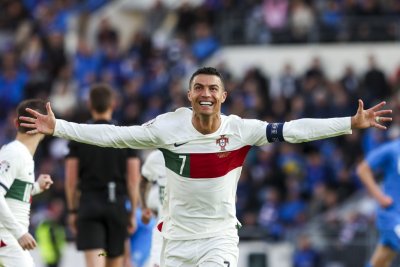 Роналдо донесе успех на Португалия в исторически мач
