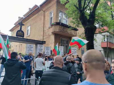 Граждански протест пред Културно информационния център на Република Македония на