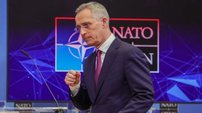 Столтенберг: Складовете с боеприпаси на НАТО са празни