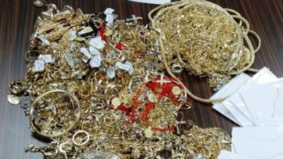 Антимафиоти иззеха 13 кг златни бижута без документи