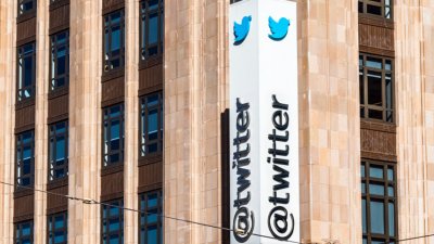 Служители на „Туитър“ съдят компанията заради неизплатени бонуси