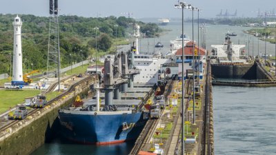 Една от най важните морски транспортни артерии в света Панамският