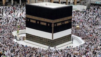 Официално днес около 2 милиона мюсюлмански поклонници започнаха ежегодното поклонение