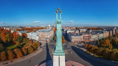 Латвия напълно спира издаването на визи за руснаци за неопределено